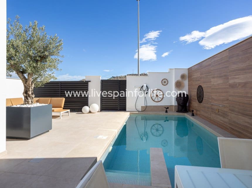 3 soveværelse Byhus til salg i Benijofar med swimmingpool - € 419.000 (Ref: 9848065)