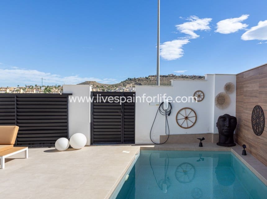 3 soveværelse Byhus til salg i Benijofar med swimmingpool - € 419.000 (Ref: 9848065)