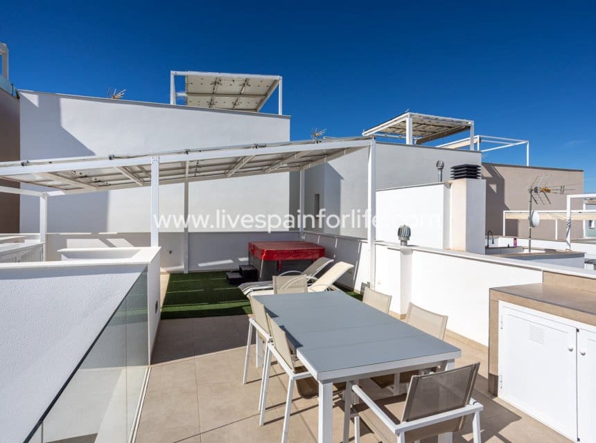 3 soveværelse Byhus til salg i Benijofar med swimmingpool - € 419.000 (Ref: 9848065)