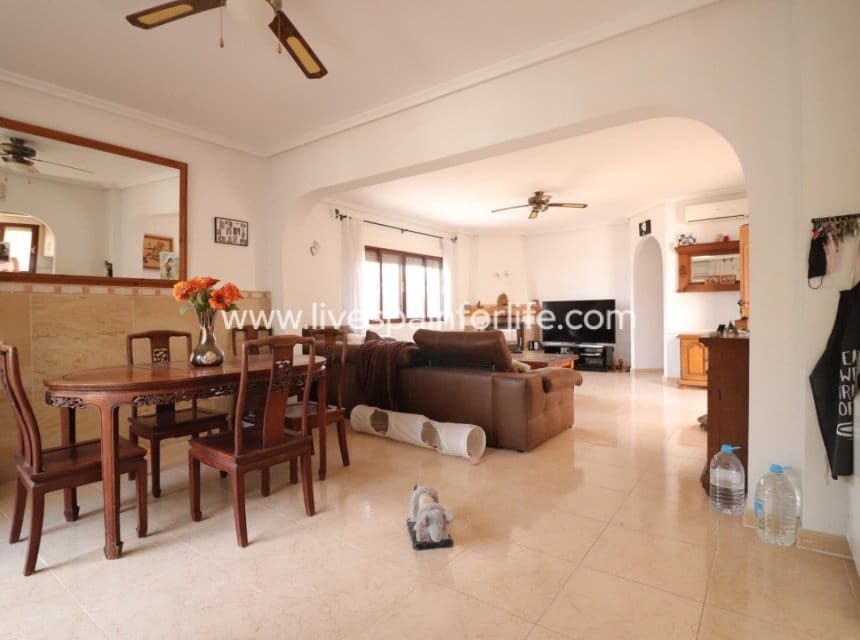 3 soverom Finca/Herregård til salgs i Formentera del Segura med svømmebasseng garasje - € 369 000 (Ref: 9852987)