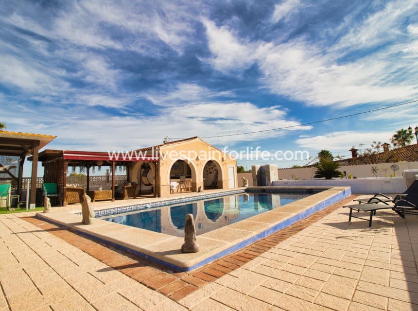 3 sypialnia Finka/Dom wiejski na sprzedaż w Albatera z basenem garażem - 399 999 € (Ref: 9854493)