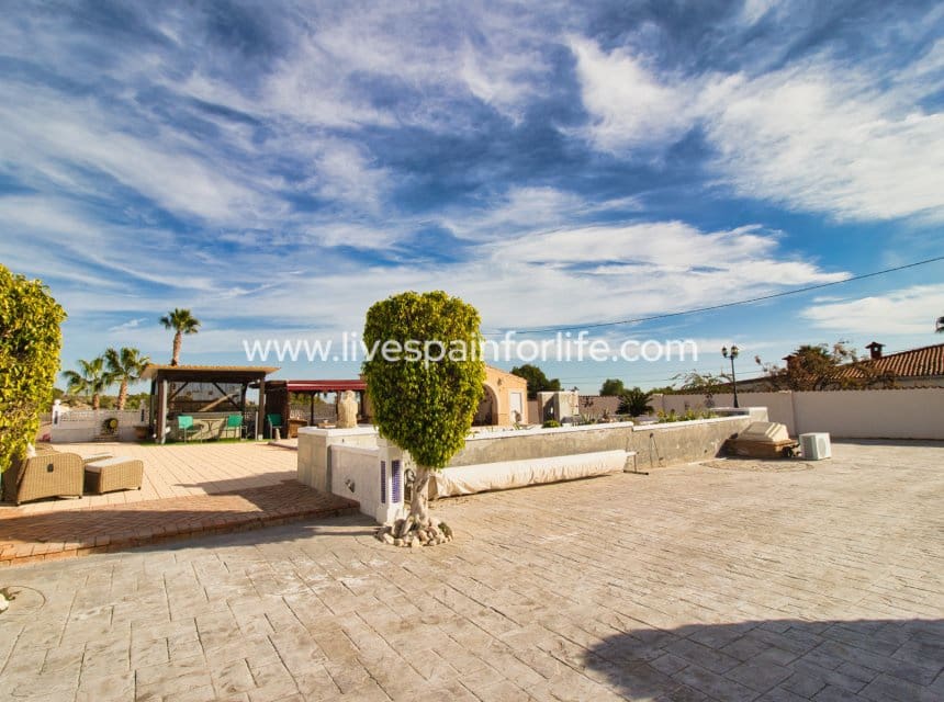 3 sypialnia Finka/Dom wiejski na sprzedaż w Albatera z basenem garażem - 399 999 € (Ref: 9854493)