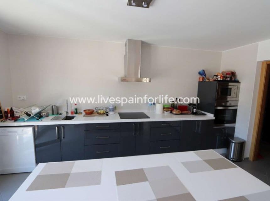 4 Zimmer Villa zu verkaufen in Hondon de las Nieves mit Pool Garage - 350.000 € (Ref: 9858397)
