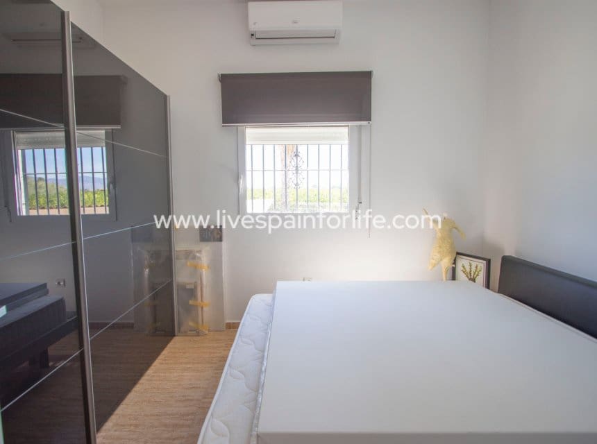 3 sypialnia Finka/Dom wiejski na sprzedaż w Catral z basenem garażem - 325 000 € (Ref: 9860923)