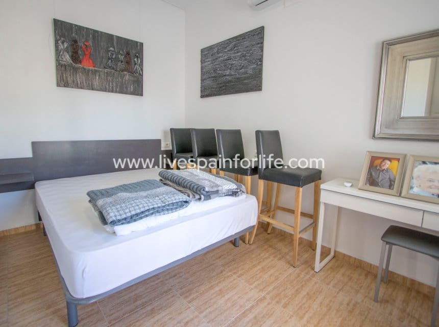 3 sypialnia Finka/Dom wiejski na sprzedaż w Catral z basenem garażem - 325 000 € (Ref: 9860923)