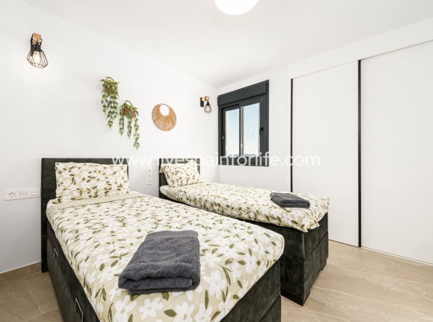 2 bedroom Apartment for sale in Benijofar with pool - € 359,000 (Ref: 9863525)
