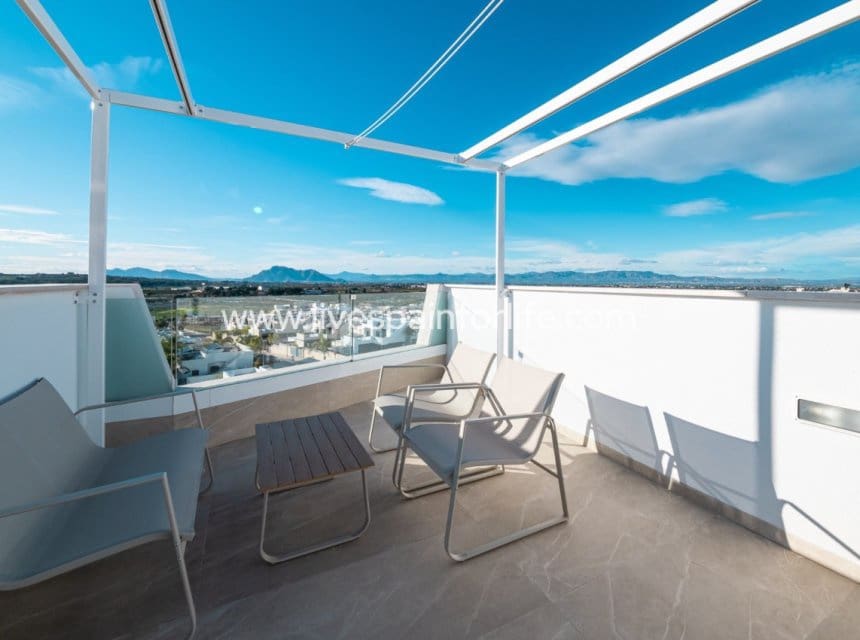 2 bedroom Apartment for sale in Benijofar with pool - € 359,000 (Ref: 9863525)