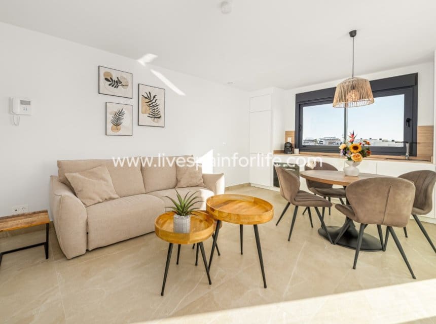 2 bedroom Apartment for sale in Benijofar with pool - € 359,000 (Ref: 9863525)