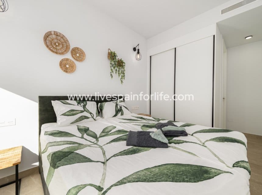 2 bedroom Apartment for sale in Benijofar with pool - € 359,000 (Ref: 9863525)