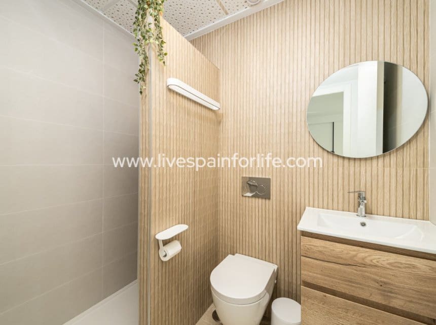 2 bedroom Apartment for sale in Benijofar with pool - € 359,000 (Ref: 9863525)
