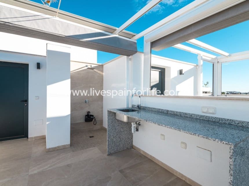 2 bedroom Apartment for sale in Benijofar with pool - € 359,000 (Ref: 9863525)