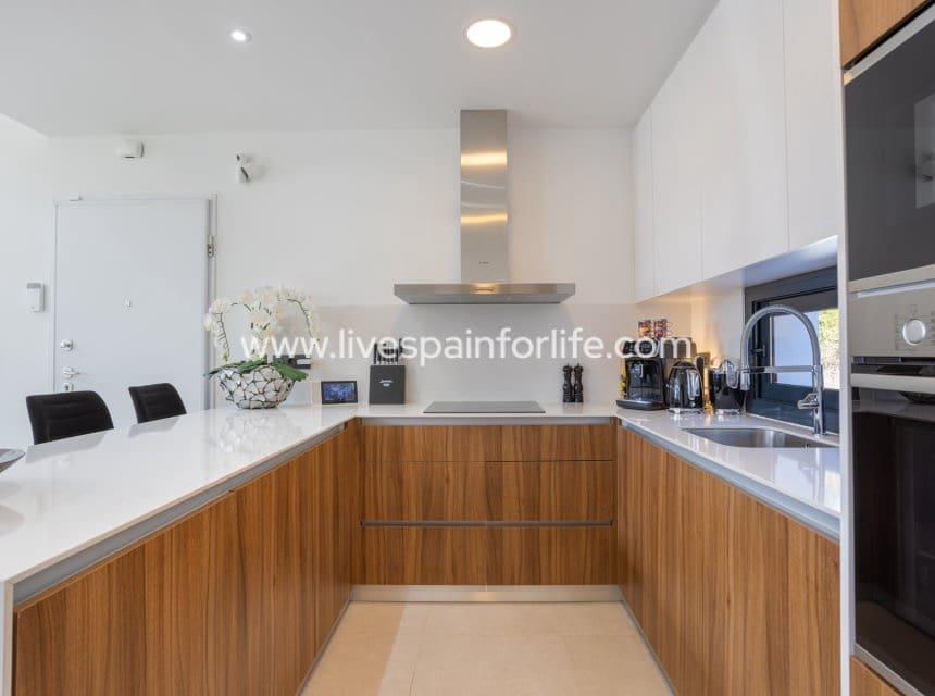 4 Zimmer Villa zu verkaufen in Ciudad Quesada mit Pool - 699.000 € (Ref: 9863533)