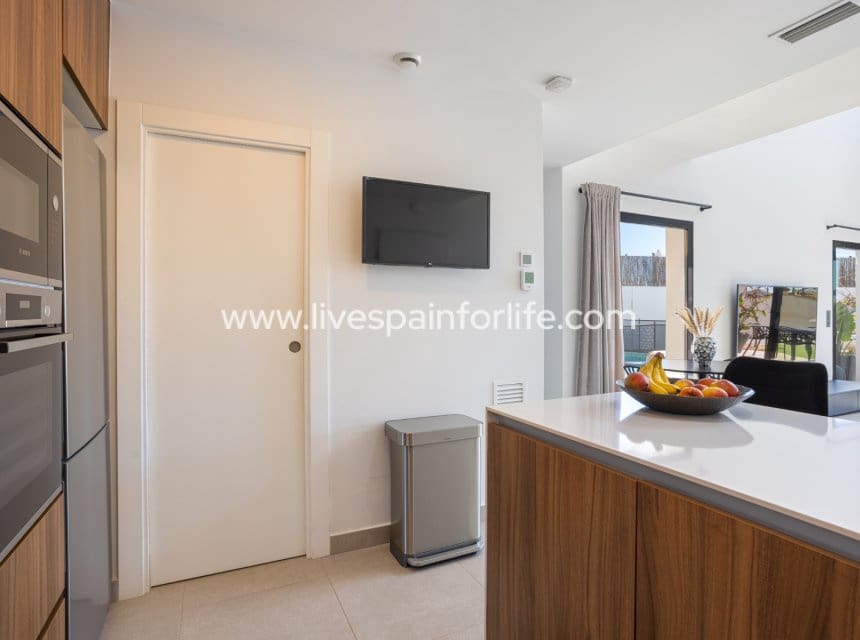 4 Zimmer Villa zu verkaufen in Ciudad Quesada mit Pool - 699.000 € (Ref: 9863533)