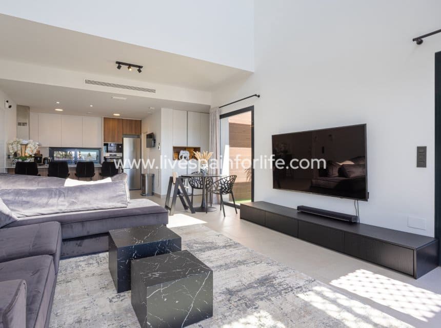 4 Zimmer Villa zu verkaufen in Ciudad Quesada mit Pool - 699.000 € (Ref: 9863533)