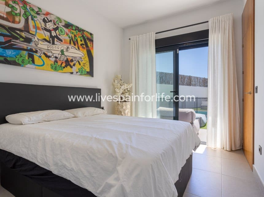 4 Zimmer Villa zu verkaufen in Ciudad Quesada mit Pool - 699.000 € (Ref: 9863533)