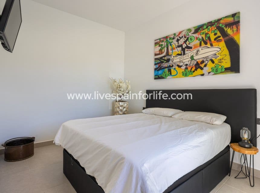 4 Zimmer Villa zu verkaufen in Ciudad Quesada mit Pool - 699.000 € (Ref: 9863533)