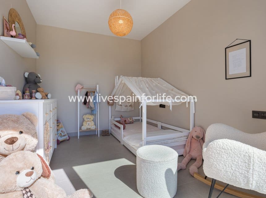 4 Zimmer Villa zu verkaufen in Ciudad Quesada mit Pool - 699.000 € (Ref: 9863533)