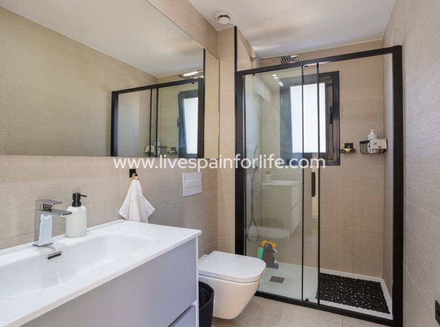 4 Zimmer Villa zu verkaufen in Ciudad Quesada mit Pool - 699.000 € (Ref: 9863533)
