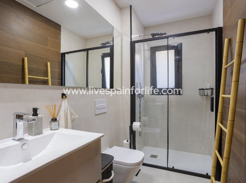 4 Zimmer Villa zu verkaufen in Ciudad Quesada mit Pool - 699.000 € (Ref: 9863533)