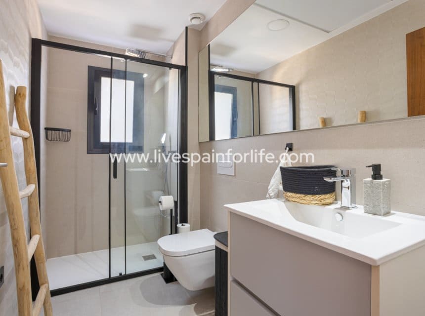 4 Zimmer Villa zu verkaufen in Ciudad Quesada mit Pool - 699.000 € (Ref: 9863533)