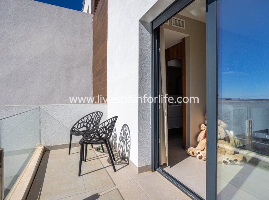 4 Zimmer Villa zu verkaufen in Ciudad Quesada mit Pool - 699.000 € (Ref: 9863533)