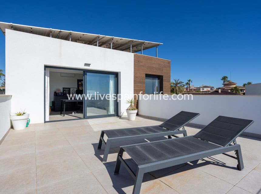 4 Zimmer Villa zu verkaufen in Ciudad Quesada mit Pool - 699.000 € (Ref: 9863533)