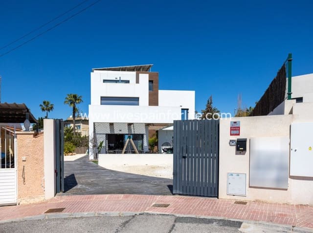 4 Zimmer Villa zu verkaufen in Ciudad Quesada, Rojales mit Pool - 699.000 € (Ref: 9863533)