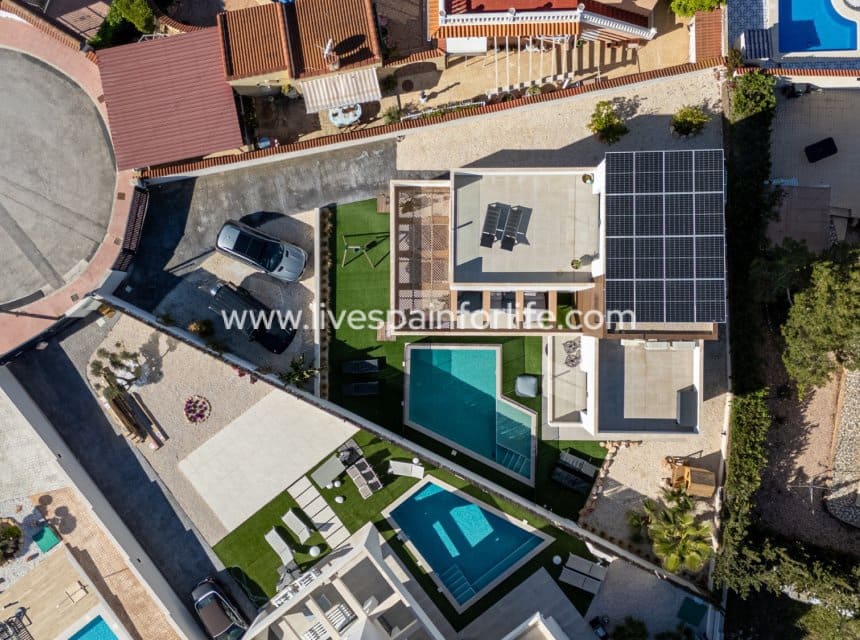 4 Zimmer Villa zu verkaufen in Ciudad Quesada mit Pool - 699.000 € (Ref: 9863533)