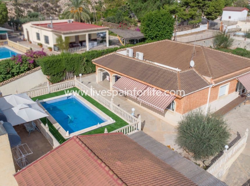 4 quarto Quinta/Casa Rural para venda em Albatera com piscina garagem - 399 999 € (Ref: 9866029)
