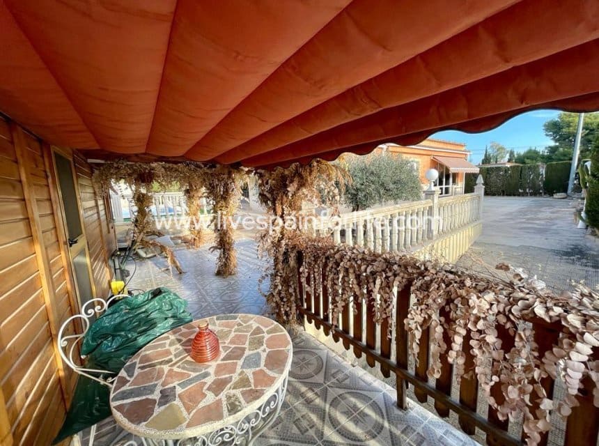 4 quarto Quinta/Casa Rural para venda em Albatera com piscina garagem - 399 999 € (Ref: 9866029)