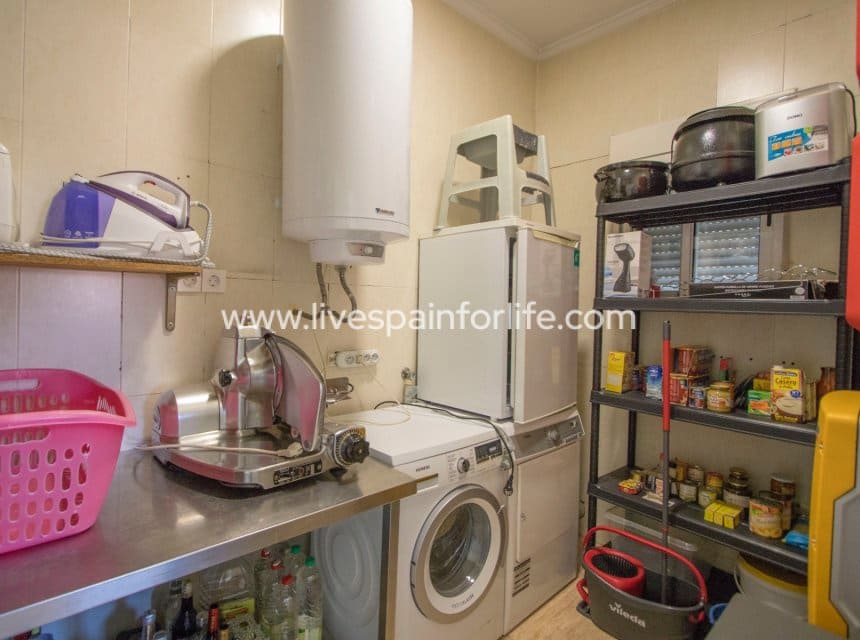 3 soveværelse Finca/Landehus til salg i Catral med swimmingpool garage - € 325.000 (Ref: 9866030)