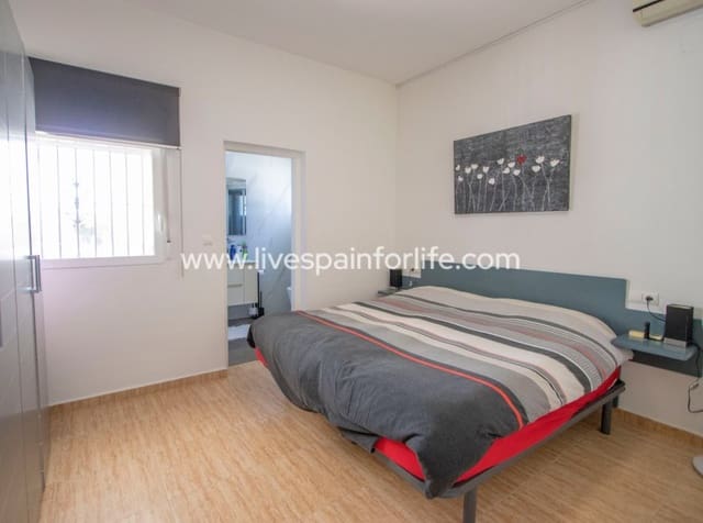 3 soveværelse Finca/Landehus til salg i Catral med swimmingpool garage - € 325.000 (Ref: 9866030)