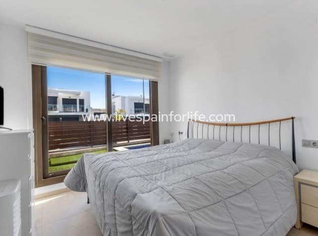 3 soverom Villa til salgs i Vistabella, Orihuela med svømmebasseng garasje - € 435 000 (Ref: 9872223)