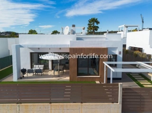 3 soverom Villa til salgs i Vistabella, Orihuela med svømmebasseng garasje - € 435 000 (Ref: 9872223)