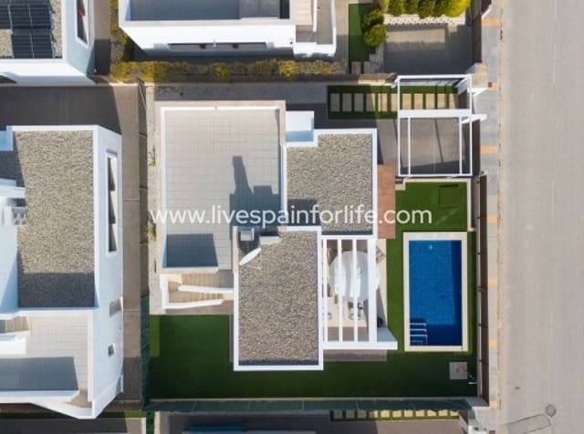 3 soverom Villa til salgs i Vistabella, Orihuela med svømmebasseng garasje - € 435 000 (Ref: 9872223)