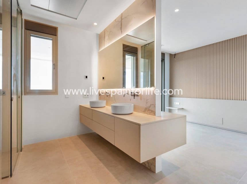 3 chambre Appartement à vendre à Las Colinas Golf avec piscine garage - 849 000 € (Ref: 9872225)