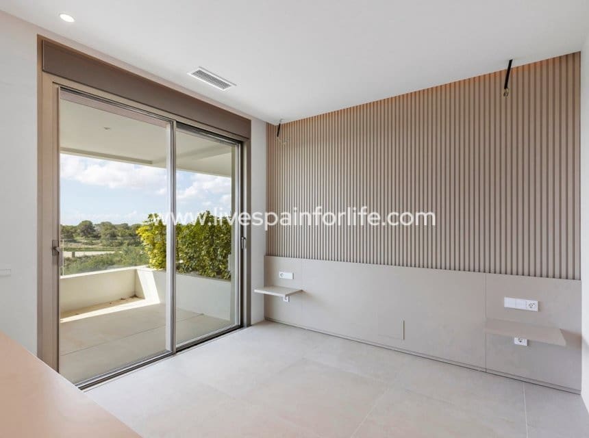 3 chambre Appartement à vendre à Las Colinas Golf avec piscine garage - 849 000 € (Ref: 9872225)