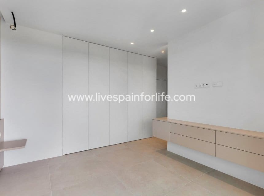 3 chambre Appartement à vendre à Las Colinas Golf avec piscine garage - 849 000 € (Ref: 9872225)