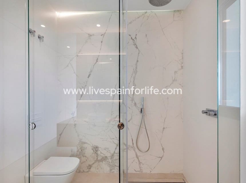 3 chambre Appartement à vendre à Las Colinas Golf avec piscine garage - 849 000 € (Ref: 9872225)