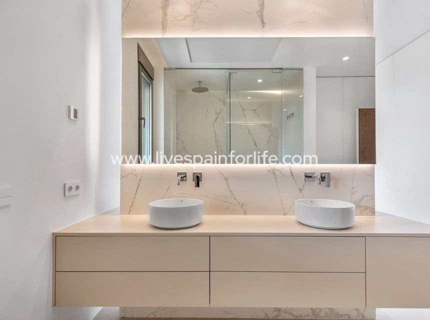 3 chambre Appartement à vendre à Las Colinas Golf avec piscine garage - 849 000 € (Ref: 9872225)