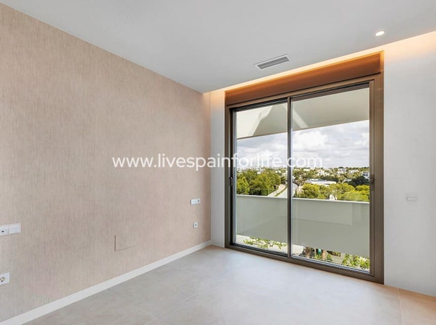 3 chambre Appartement à vendre à Las Colinas Golf avec piscine garage - 849 000 € (Ref: 9872225)