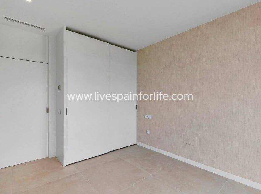 3 chambre Appartement à vendre à Las Colinas Golf avec piscine garage - 849 000 € (Ref: 9872225)