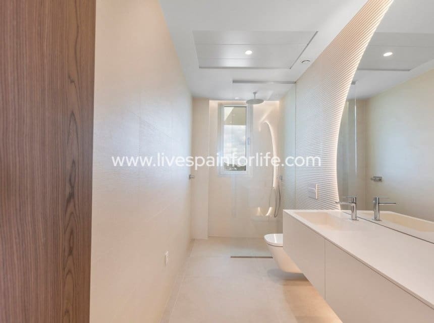 3 chambre Appartement à vendre à Las Colinas Golf avec piscine garage - 849 000 € (Ref: 9872225)