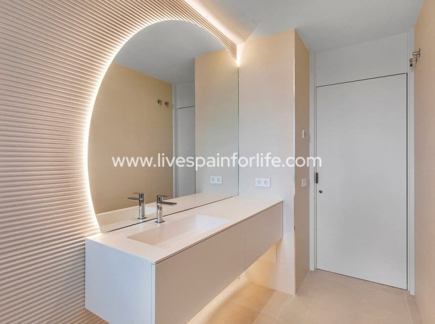 3 chambre Appartement à vendre à Las Colinas Golf avec piscine garage - 849 000 € (Ref: 9872225)