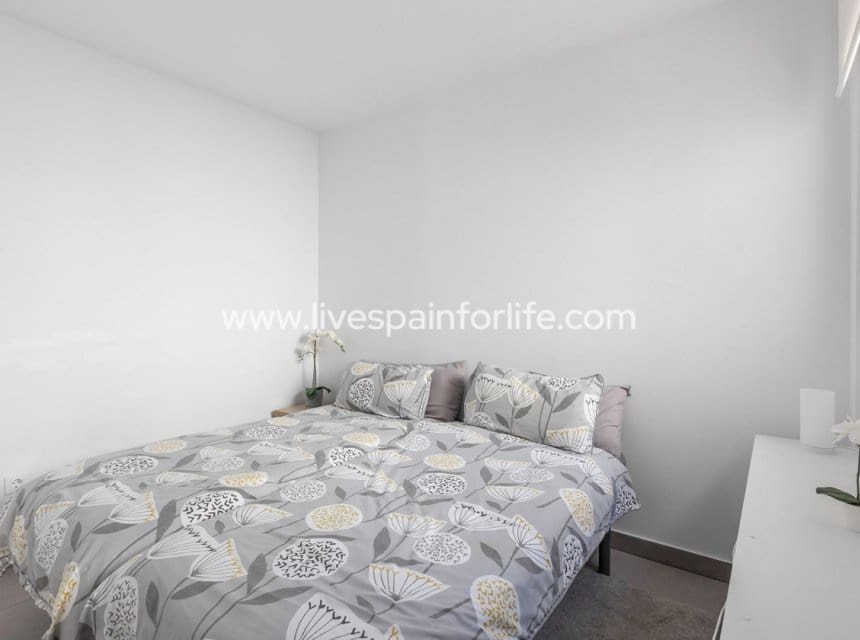 2 sypialnia Apartament na sprzedaż w Villamartin z basenem garażem - 274 900 € (Ref: 9873802)