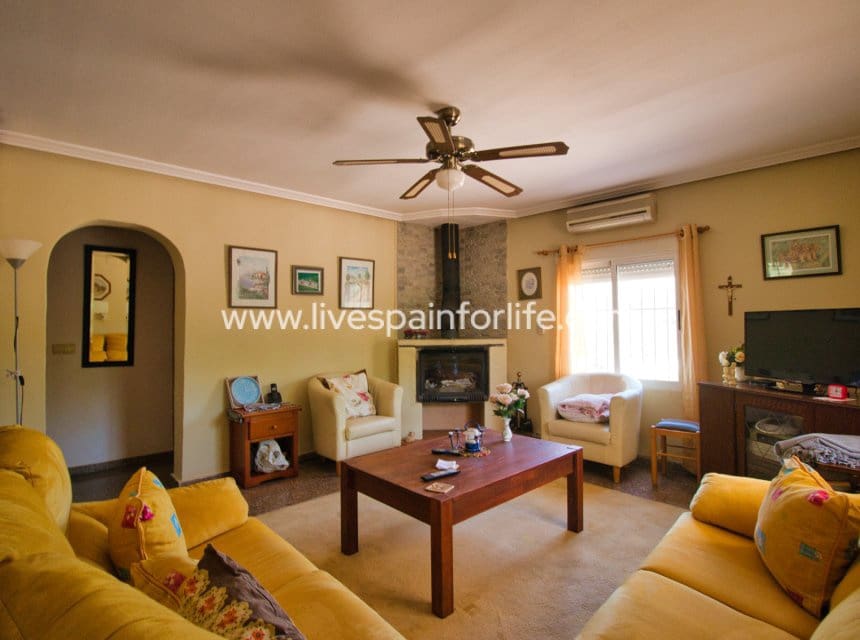 4 soverom Finca/Herregård til salgs i Hondon de las Nieves med svømmebasseng garasje - € 265 000 (Ref: 9883667)