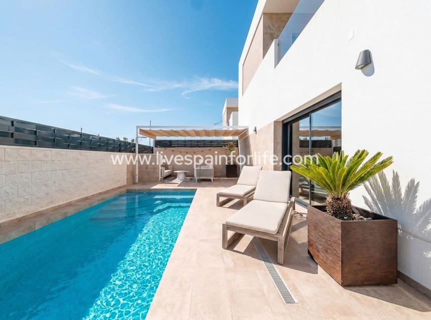 3 Zimmer Villa zu verkaufen in Ciudad Quesada mit Pool - 499.000 € (Ref: 9892925)