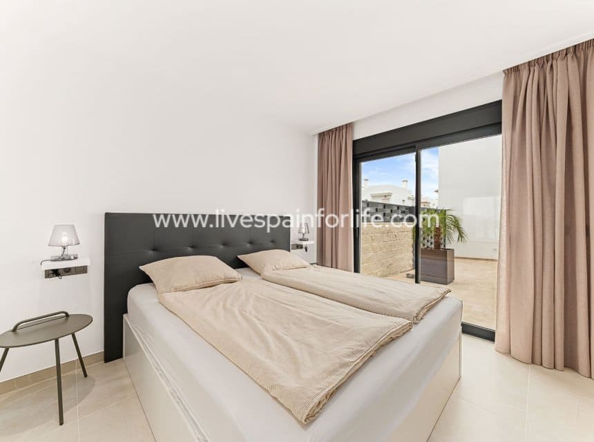 3 Zimmer Villa zu verkaufen in Ciudad Quesada mit Pool - 499.000 € (Ref: 9892925)