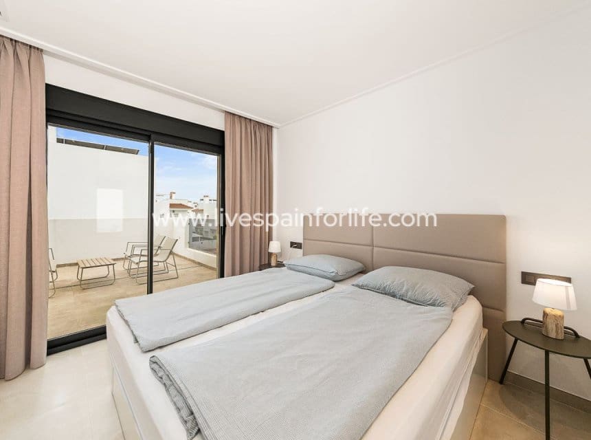 3 Zimmer Villa zu verkaufen in Ciudad Quesada mit Pool - 499.000 € (Ref: 9892925)