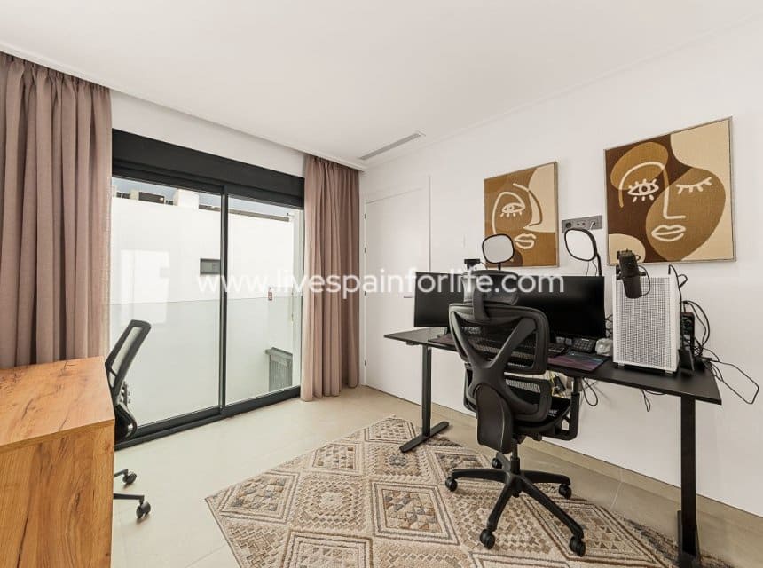 3 Zimmer Villa zu verkaufen in Ciudad Quesada mit Pool - 499.000 € (Ref: 9892925)